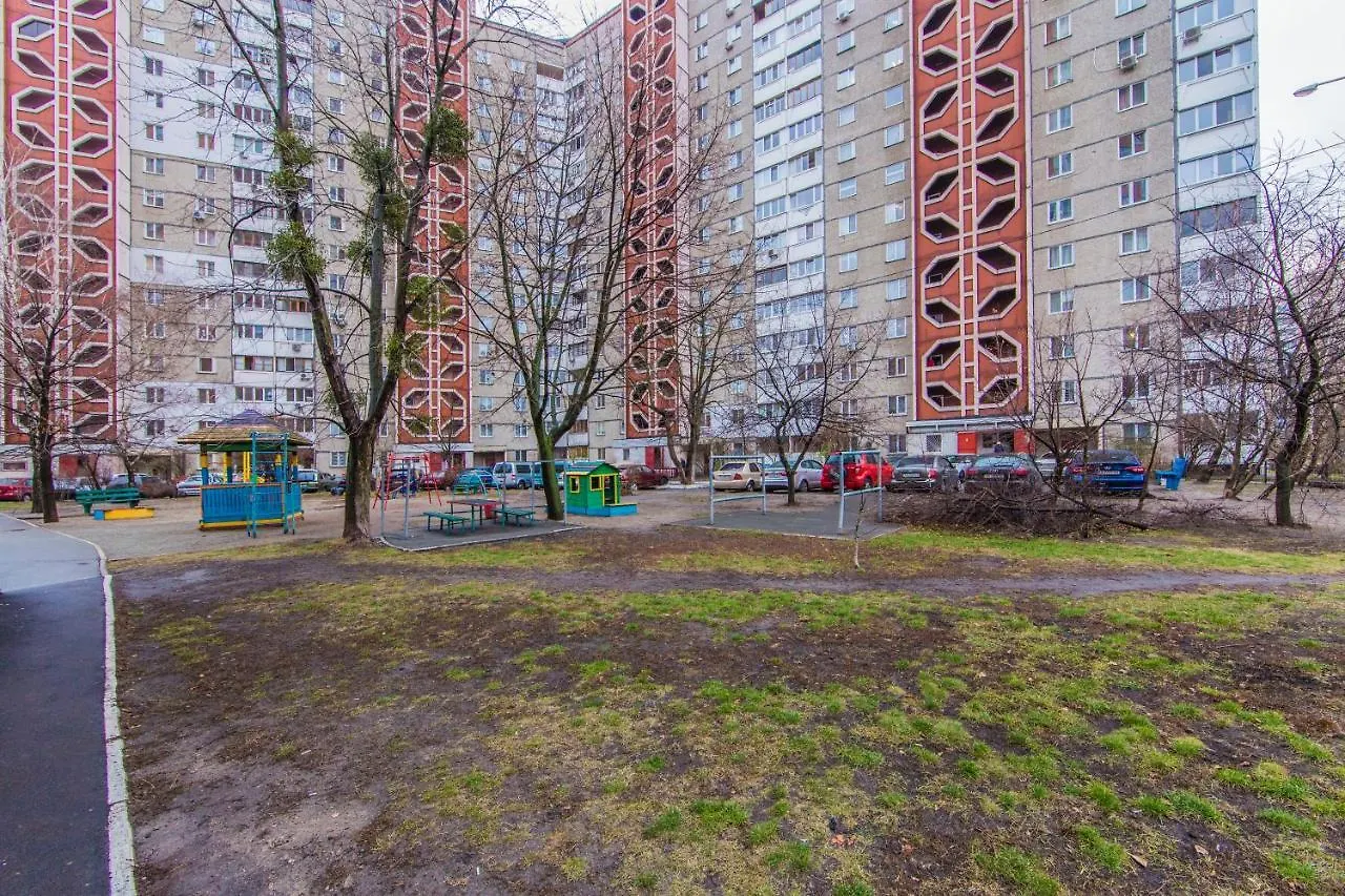 アパート Уютная, Просторная Видовая Трехкомнатная Квартира Возле Метро Академгородок На 6 Мест