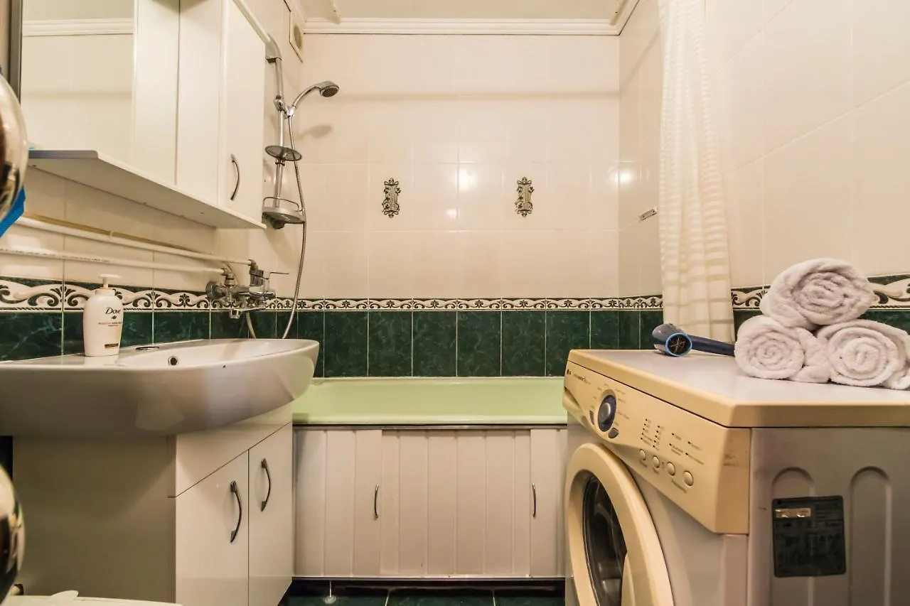Appartement Уютная, Просторная Видовая Трехкомнатная Квартира Возле Метро Академгородок На 6 Мест Oekraïne